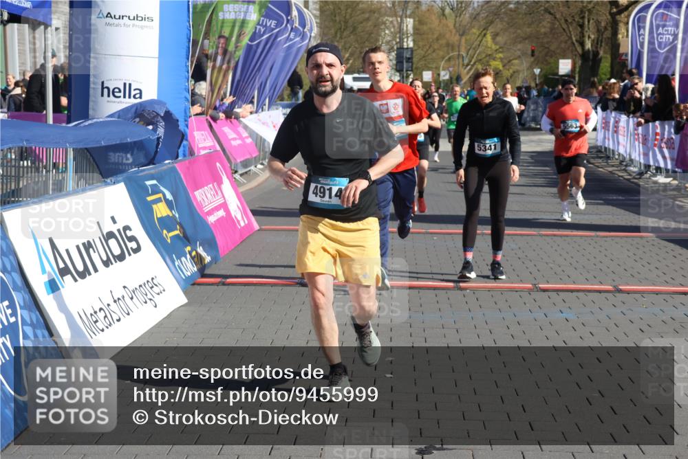 12.04.2026 - 45. Internationalen Wilhelmsburger Insellauf Strokosch-Dieckow http://msf.ph/oto/9455999 12.04.2026 10:45:18 Ziel 3173, 2190, 4914, 5341, 5435, 5563, 2075 meine-sportfotos.de