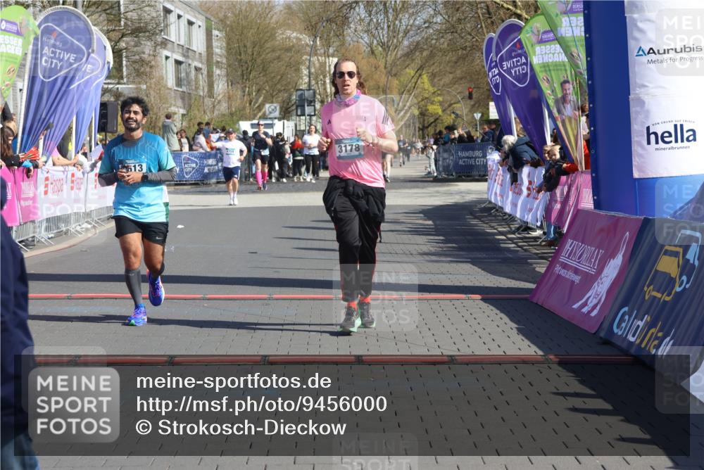 12.04.2026 - 45. Internationalen Wilhelmsburger Insellauf Strokosch-Dieckow http://msf.ph/oto/9456000 12.04.2026 11:02:30 Ziel 5605, 4613, 3178 meine-sportfotos.de