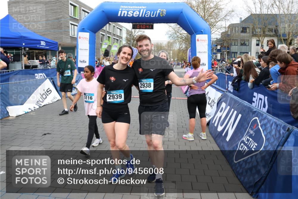 12.04.2026 - 45. Internationalen Wilhelmsburger Insellauf Strokosch-Dieckow http://msf.ph/oto/9456008 12.04.2026 13:03:41 Ziel 2939, 2938 meine-sportfotos.de
