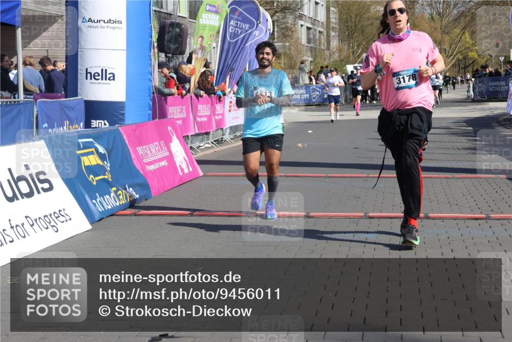 12.04.2026 - 45. Internationalen Wilhelmsburger Insellauf Strokosch-Dieckow http://msf.ph/oto/9456011 12.04.2026 11:02:31 Ziel 5605, 4613, 3178 meine-sportfotos.de