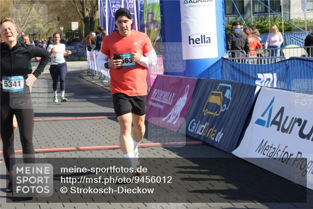 12.04.2026 - 45. Internationalen Wilhelmsburger Insellauf Strokosch-Dieckow http://msf.ph/oto/9456012 12.04.2026 10:45:21 Ziel 5341, 5435, 5563, 2075, 2810, 3408, 4739, 3416 meine-sportfotos.de