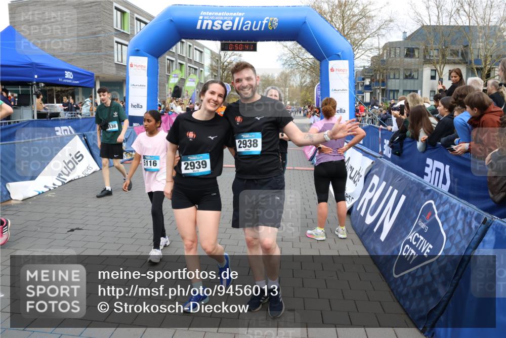 12.04.2026 - 45. Internationalen Wilhelmsburger Insellauf Strokosch-Dieckow http://msf.ph/oto/9456013 12.04.2026 13:03:41 Ziel 2939, 2938 meine-sportfotos.de