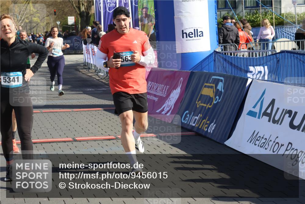12.04.2026 - 45. Internationalen Wilhelmsburger Insellauf Strokosch-Dieckow http://msf.ph/oto/9456015 12.04.2026 10:45:21 Ziel 5341, 5435, 5563, 2075, 2810, 3408, 4739, 3416 meine-sportfotos.de