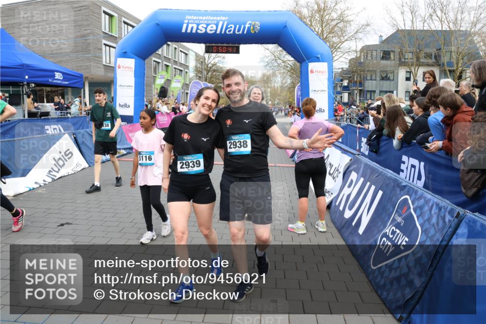 12.04.2026 - 45. Internationalen Wilhelmsburger Insellauf Strokosch-Dieckow http://msf.ph/oto/9456021 12.04.2026 13:03:41 Ziel 2939, 2938 meine-sportfotos.de
