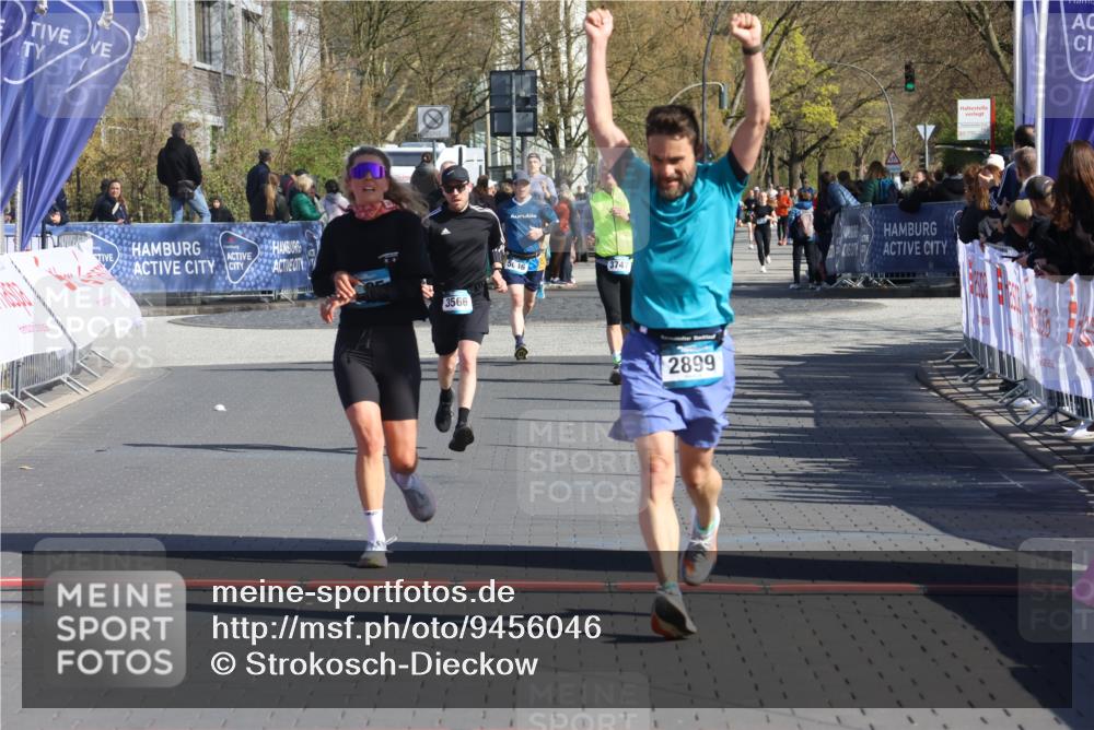 12.04.2026 - 45. Internationalen Wilhelmsburger Insellauf Strokosch-Dieckow http://msf.ph/oto/9456046 12.04.2026 10:45:30 Ziel 2899, 4785, 3566 meine-sportfotos.de