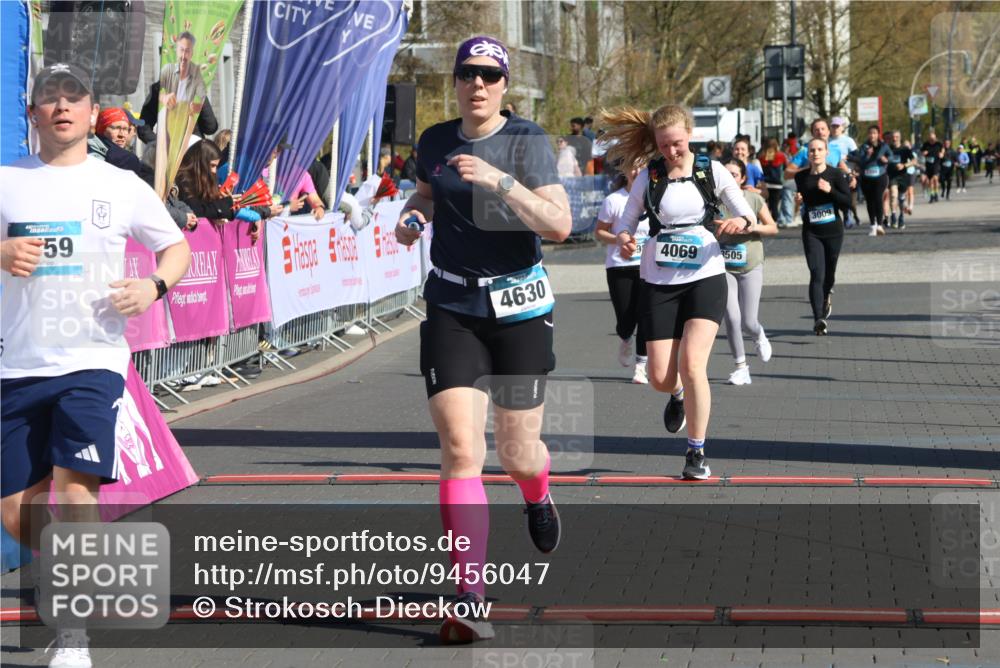 12.04.2026 - 45. Internationalen Wilhelmsburger Insellauf Strokosch-Dieckow http://msf.ph/oto/9456047 12.04.2026 11:02:41 Ziel 4759, 4630, 4069, 2985 meine-sportfotos.de