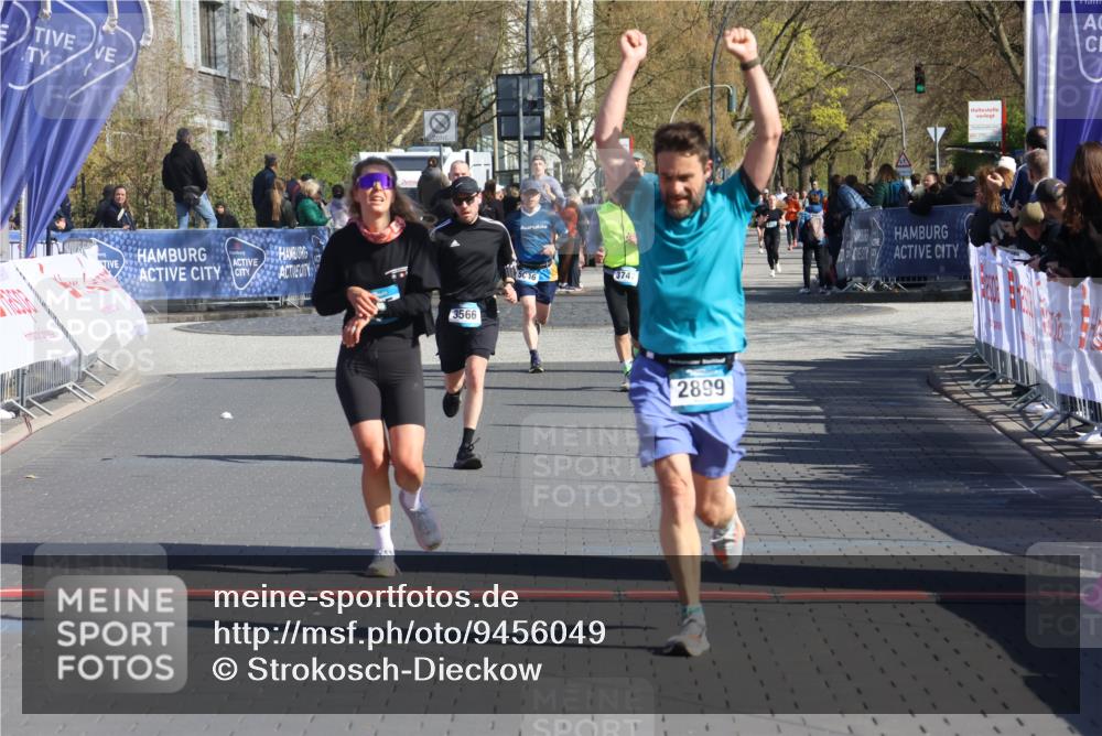 12.04.2026 - 45. Internationalen Wilhelmsburger Insellauf Strokosch-Dieckow http://msf.ph/oto/9456049 12.04.2026 10:45:30 Ziel 2899, 4785, 3566 meine-sportfotos.de