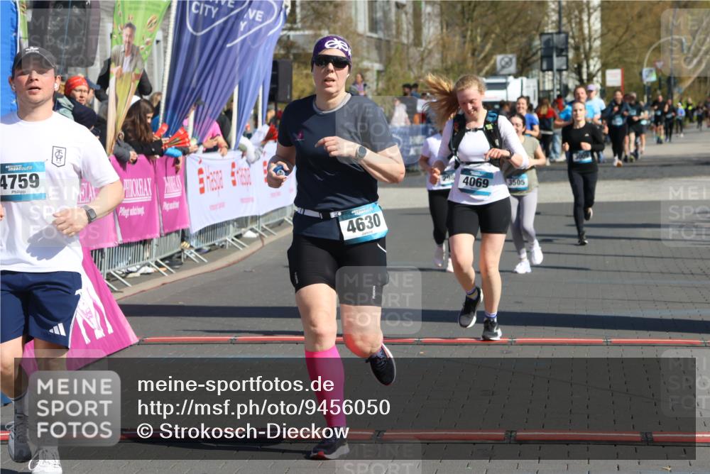 12.04.2026 - 45. Internationalen Wilhelmsburger Insellauf Strokosch-Dieckow http://msf.ph/oto/9456050 12.04.2026 11:02:41 Ziel 4759, 4630, 4069, 2985 meine-sportfotos.de