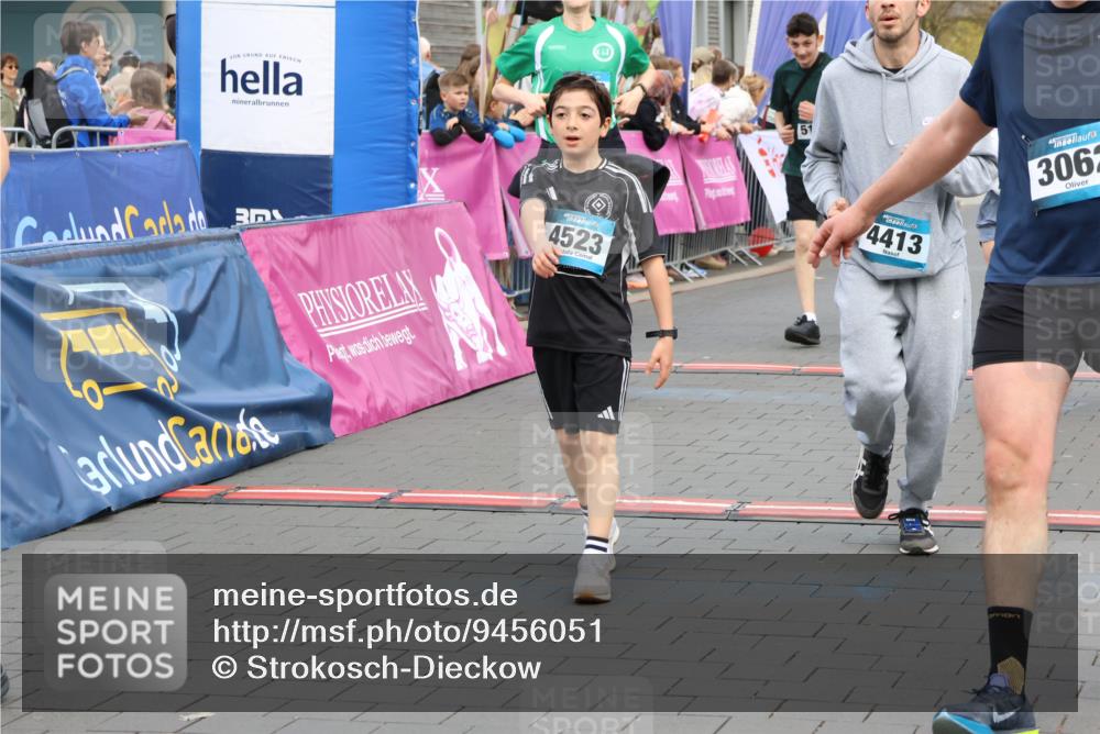 12.04.2026 - 45. Internationalen Wilhelmsburger Insellauf Strokosch-Dieckow http://msf.ph/oto/9456051 12.04.2026 13:03:35 Ziel 4523 meine-sportfotos.de