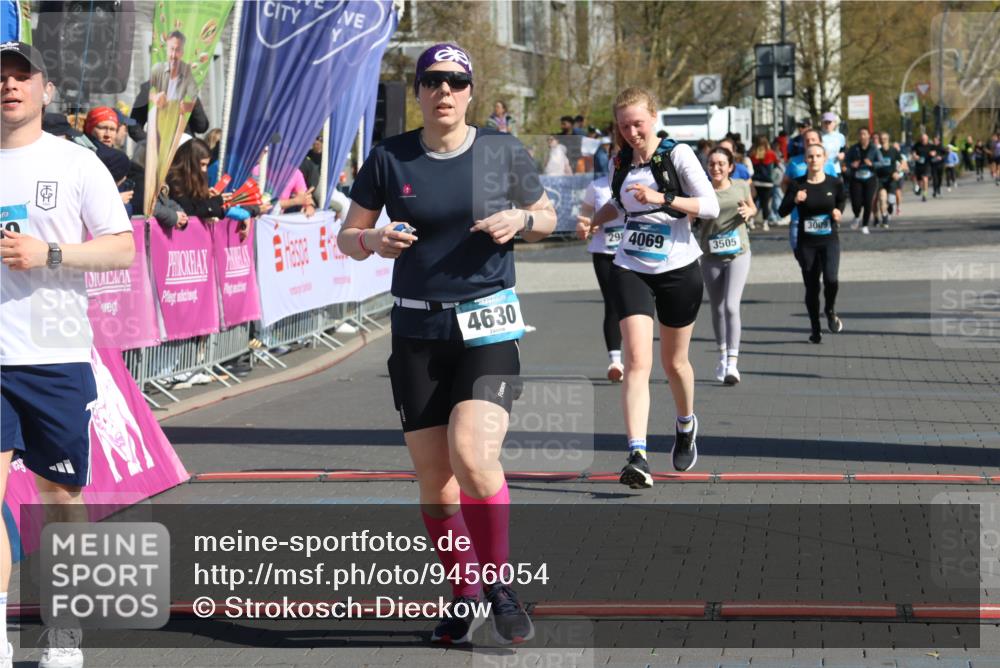 12.04.2026 - 45. Internationalen Wilhelmsburger Insellauf Strokosch-Dieckow http://msf.ph/oto/9456054 12.04.2026 11:02:41 Ziel 4759, 4630, 4069, 2985 meine-sportfotos.de