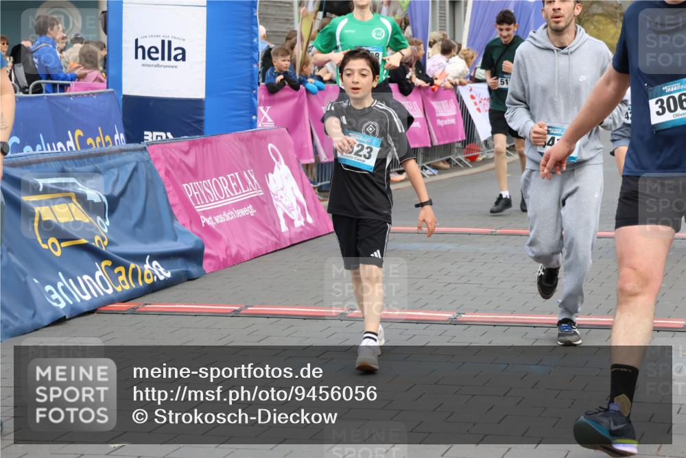 12.04.2026 - 45. Internationalen Wilhelmsburger Insellauf Strokosch-Dieckow http://msf.ph/oto/9456056 12.04.2026 13:03:35 Ziel 4523 meine-sportfotos.de