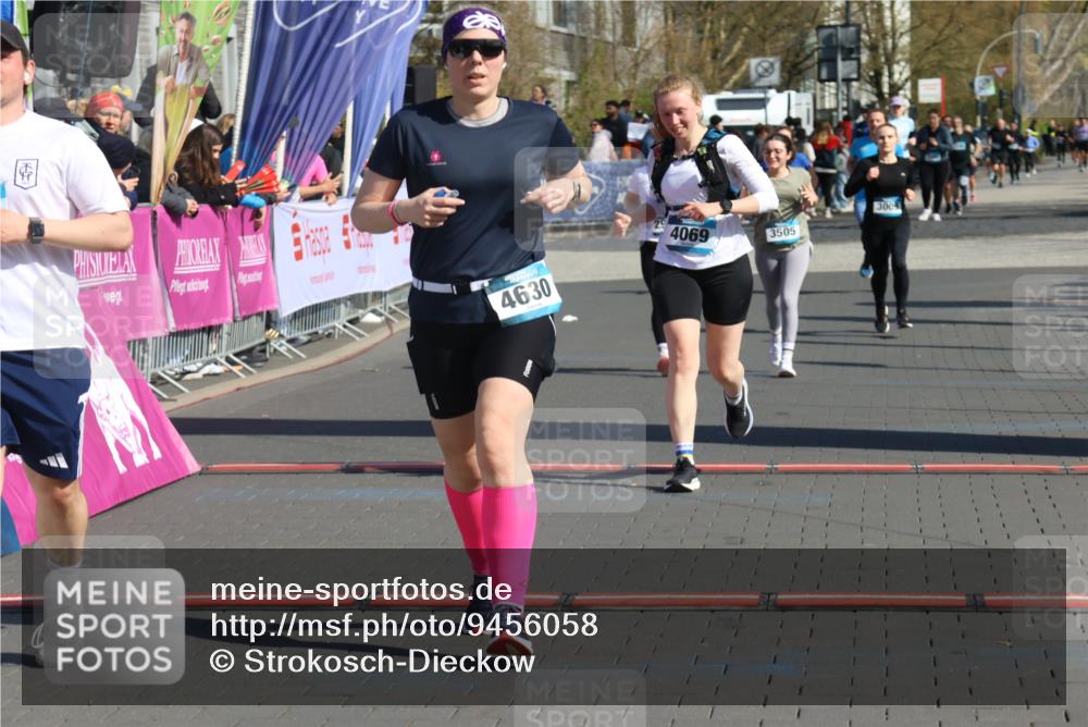 12.04.2026 - 45. Internationalen Wilhelmsburger Insellauf Strokosch-Dieckow http://msf.ph/oto/9456058 12.04.2026 11:02:41 Ziel 4759, 4630, 4069, 2985 meine-sportfotos.de