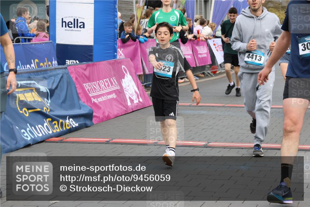12.04.2026 - 45. Internationalen Wilhelmsburger Insellauf Strokosch-Dieckow http://msf.ph/oto/9456059 12.04.2026 13:03:35 Ziel 4523 meine-sportfotos.de