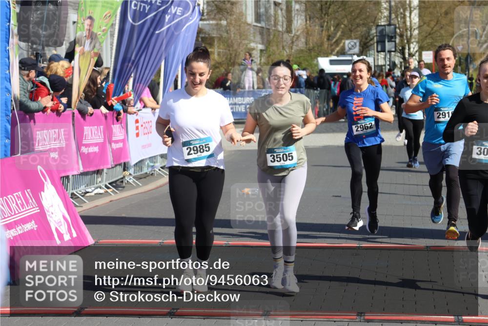 12.04.2026 - 45. Internationalen Wilhelmsburger Insellauf Strokosch-Dieckow http://msf.ph/oto/9456063 12.04.2026 11:02:46 Ziel 4069, 2985, 3505, 3009, 2962, 2919 meine-sportfotos.de