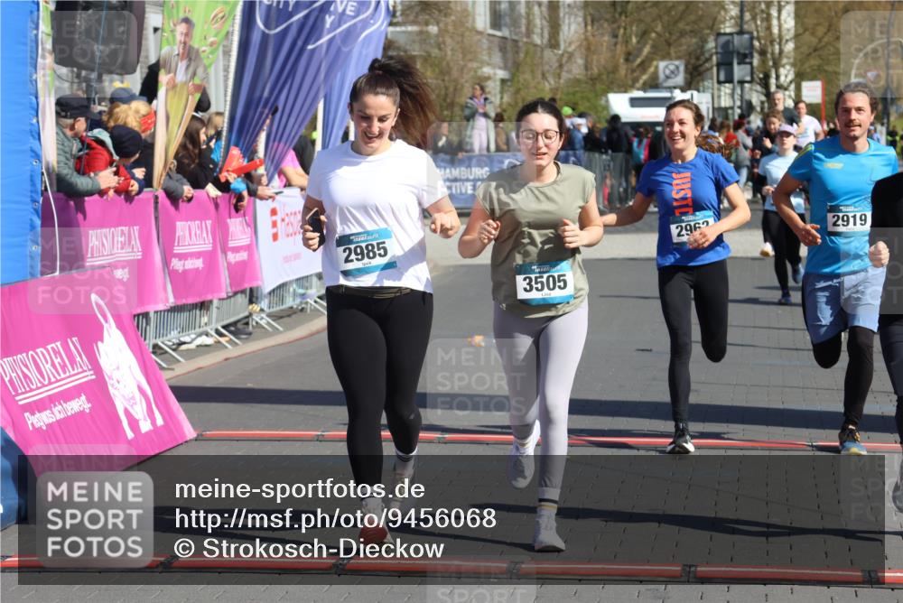 12.04.2026 - 45. Internationalen Wilhelmsburger Insellauf Strokosch-Dieckow http://msf.ph/oto/9456068 12.04.2026 11:02:46 Ziel 4069, 2985, 3505, 3009, 2962, 2919 meine-sportfotos.de