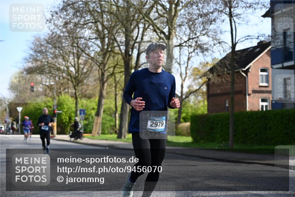 12.04.2026 - 45. Internationalen Wilhelmsburger Insellauf J. Mangold http://msf.ph/oto/9456070 12.04.2026 10:28:35 Ziel 3904, 4994, 4831, 3141, 4883, 2979, 3585, 4154, 3473, 4075, 4144, 5316, 3514, 2793, 3777, 4979, 4087, 3735 meine-sportfotos.de