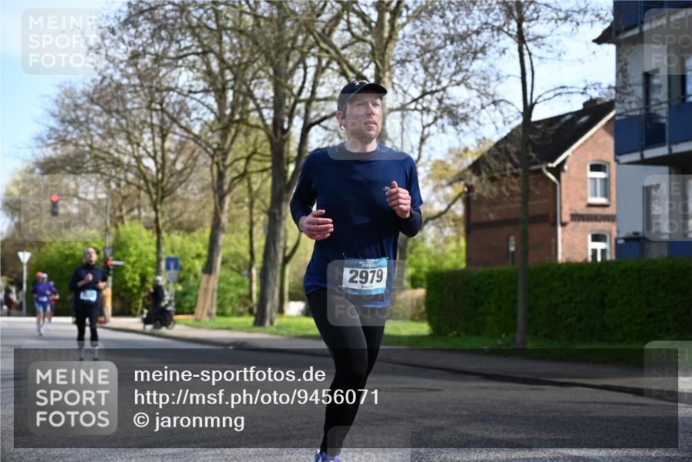 12.04.2026 - 45. Internationalen Wilhelmsburger Insellauf J. Mangold http://msf.ph/oto/9456071 12.04.2026 10:28:35 Ziel 3904, 4994, 4831, 3141, 4883, 2979, 3585, 4154, 3473, 4075, 4144, 5316, 3514, 2793, 3777, 4979, 4087, 3735 meine-sportfotos.de