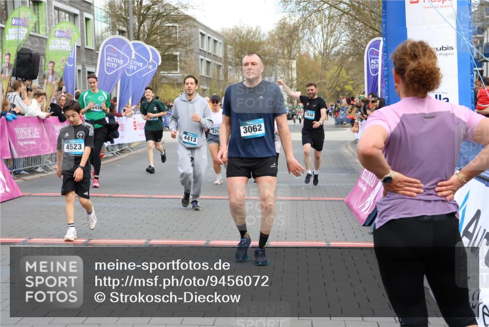 12.04.2026 - 45. Internationalen Wilhelmsburger Insellauf Strokosch-Dieckow http://msf.ph/oto/9456072 12.04.2026 13:03:33 Ziel 3062, 4413, 4523 meine-sportfotos.de