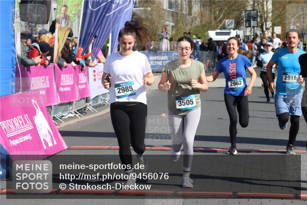 12.04.2026 - 45. Internationalen Wilhelmsburger Insellauf Strokosch-Dieckow http://msf.ph/oto/9456076 12.04.2026 11:02:46 Ziel 4069, 2985, 3505, 3009, 2962, 2919 meine-sportfotos.de