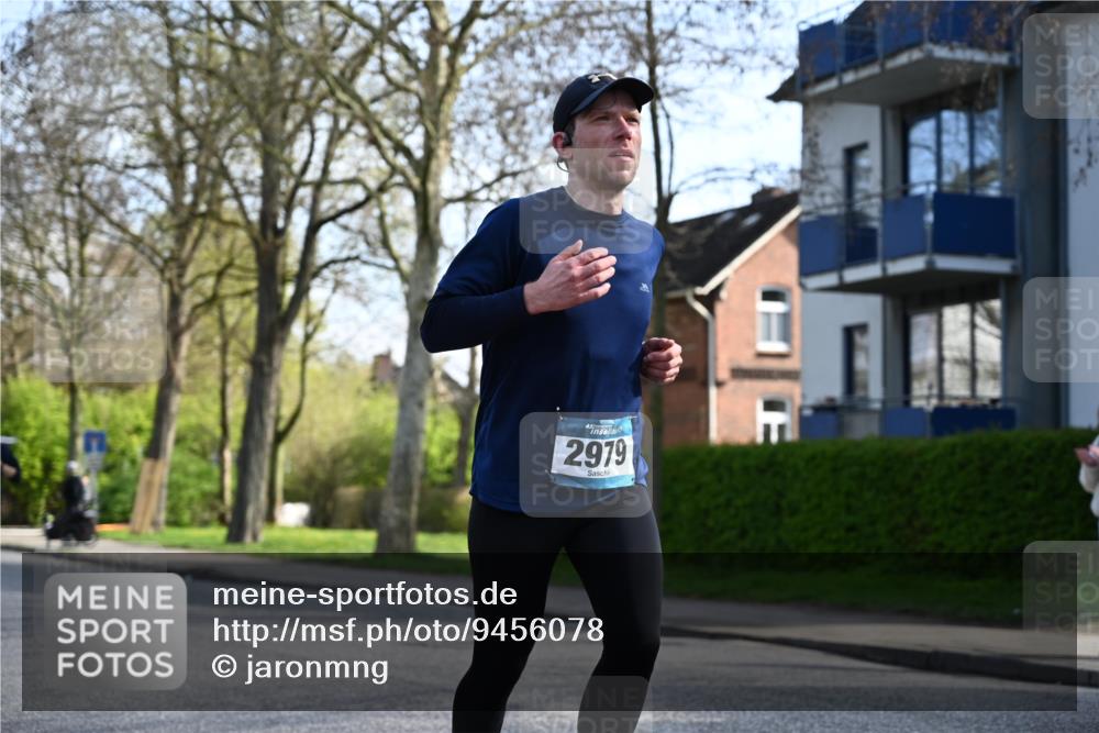 12.04.2026 - 45. Internationalen Wilhelmsburger Insellauf J. Mangold http://msf.ph/oto/9456078 12.04.2026 10:28:36 Ziel 3904, 4994, 4831, 3141, 4883, 2979, 3585, 4154, 3473, 4075, 4144, 5316, 3514, 2793, 2793, 3777, 4979, 4087, 3735 meine-sportfotos.de