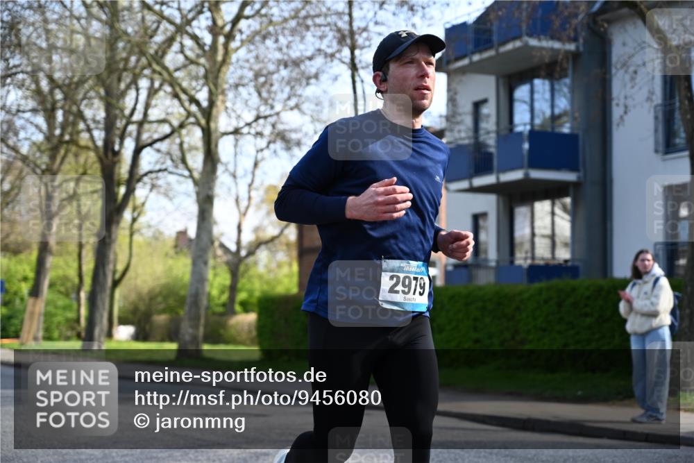12.04.2026 - 45. Internationalen Wilhelmsburger Insellauf J. Mangold http://msf.ph/oto/9456080 12.04.2026 10:28:36 Ziel 3904, 4994, 4831, 3141, 4883, 2979, 3585, 4154, 3473, 4075, 4144, 5316, 3514, 2793, 2793, 3777, 4979, 4087, 3735 meine-sportfotos.de