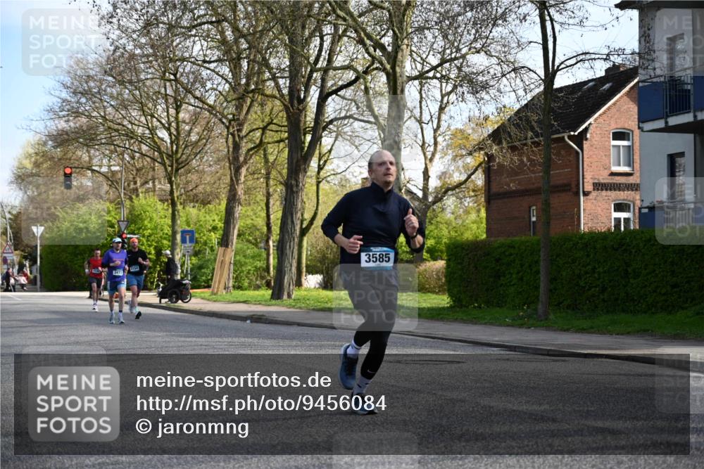 12.04.2026 - 45. Internationalen Wilhelmsburger Insellauf J. Mangold http://msf.ph/oto/9456084 12.04.2026 10:28:38 Ziel 3904, 4994, 4831, 3141, 4883, 2979, 3585, 4154, 3473, 4075, 4144, 5316, 3514, 2793, 3777, 4979, 4087, 3735 meine-sportfotos.de