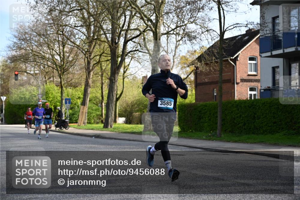 12.04.2026 - 45. Internationalen Wilhelmsburger Insellauf J. Mangold http://msf.ph/oto/9456088 12.04.2026 10:28:38 Ziel 3904, 4994, 4831, 3141, 4883, 2979, 3585, 4154, 3473, 4075, 4144, 5316, 3514, 2793, 3777, 4979, 4087, 3735 meine-sportfotos.de