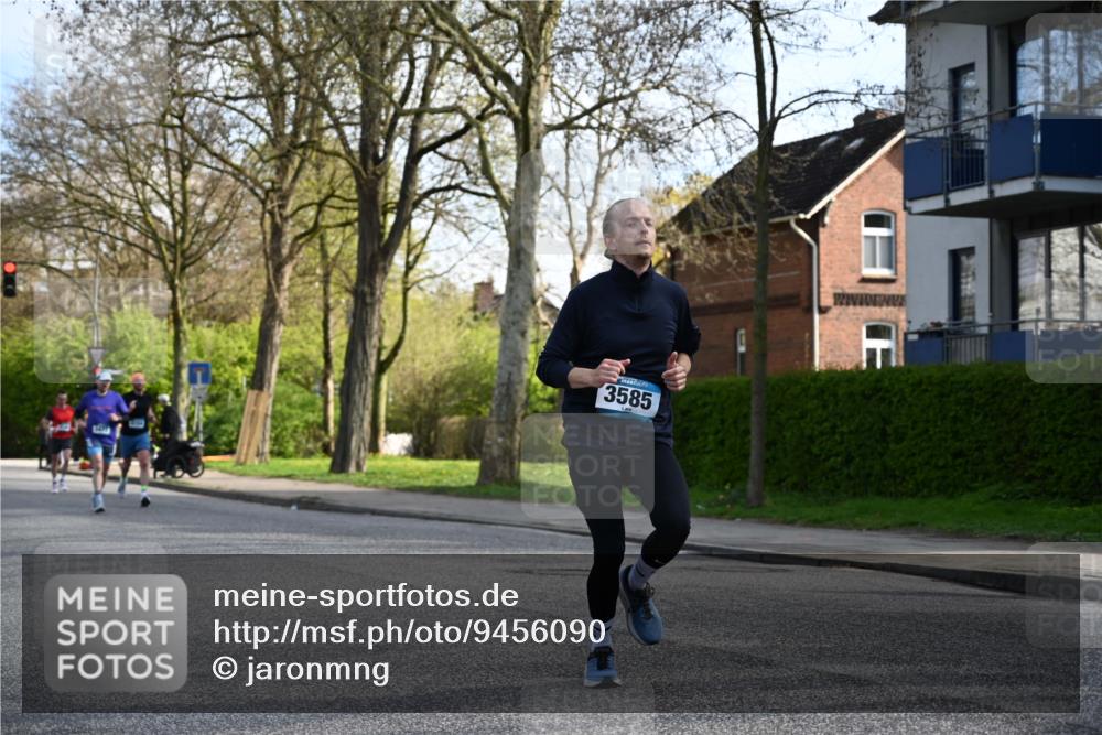 12.04.2026 - 45. Internationalen Wilhelmsburger Insellauf J. Mangold http://msf.ph/oto/9456090 12.04.2026 10:28:38 Ziel 3904, 4994, 4831, 3141, 4883, 2979, 3585, 4154, 3473, 4075, 4144, 5316, 3514, 2793, 3777, 4979, 4087, 3735 meine-sportfotos.de
