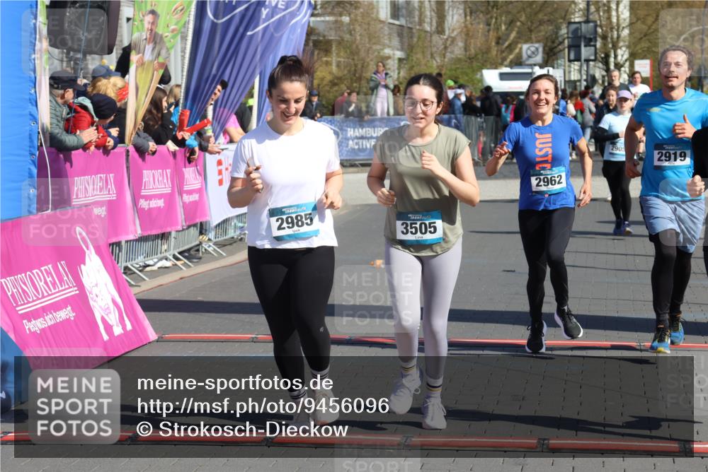 12.04.2026 - 45. Internationalen Wilhelmsburger Insellauf Strokosch-Dieckow http://msf.ph/oto/9456096 12.04.2026 11:02:46 Ziel 4069, 2985, 3505, 3009, 2962, 2919 meine-sportfotos.de