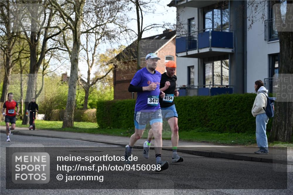12.04.2026 - 45. Internationalen Wilhelmsburger Insellauf J. Mangold http://msf.ph/oto/9456098 12.04.2026 10:28:43 Ziel 3141, 4883, 2979, 3585, 4154, 3473, 4075, 4144, 5316, 3514, 2793, 3777, 4979, 4087, 3735, 3778 meine-sportfotos.de