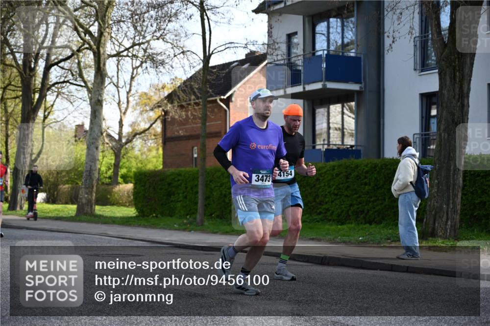 12.04.2026 - 45. Internationalen Wilhelmsburger Insellauf J. Mangold http://msf.ph/oto/9456100 12.04.2026 10:28:43 Ziel 3141, 4883, 2979, 3585, 4154, 3473, 4075, 4144, 5316, 3514, 2793, 3777, 4979, 4087, 3735, 3778 meine-sportfotos.de