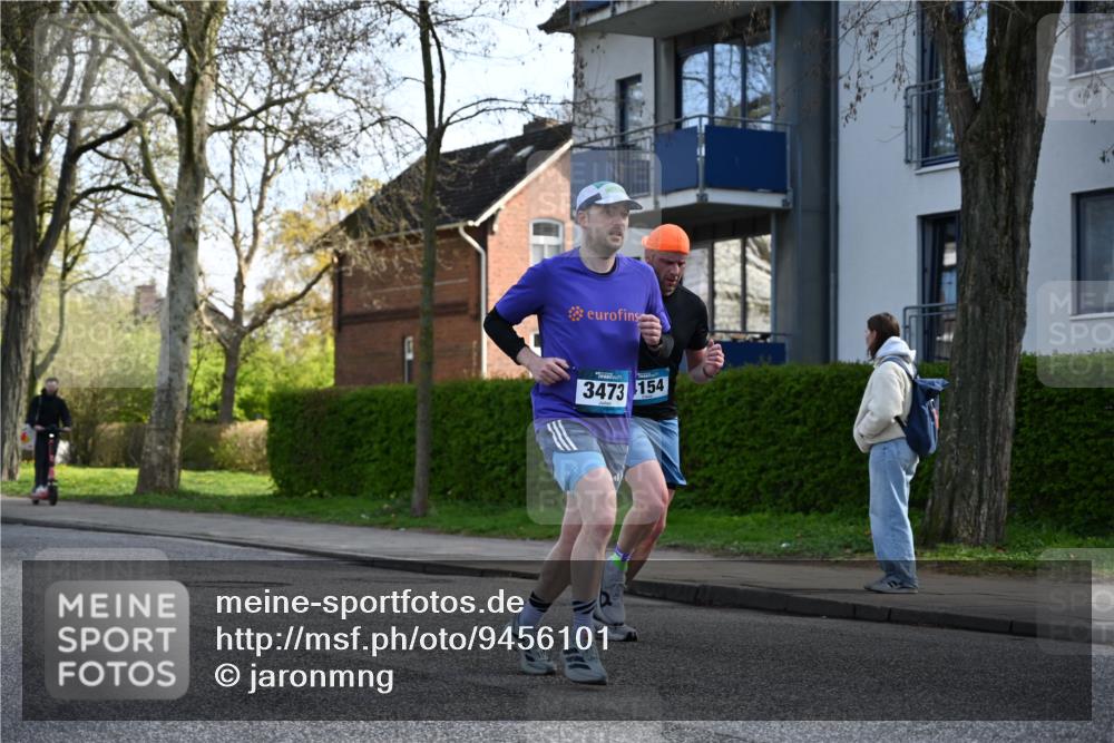 12.04.2026 - 45. Internationalen Wilhelmsburger Insellauf J. Mangold http://msf.ph/oto/9456101 12.04.2026 10:28:44 Ziel 2979, 3585, 4154, 3473, 4075, 4144, 5316, 3514, 3514, 2793, 3777, 4979, 4087, 3735, 3778, 4975 meine-sportfotos.de