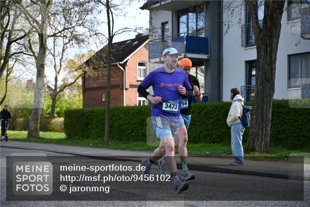 12.04.2026 - 45. Internationalen Wilhelmsburger Insellauf J. Mangold http://msf.ph/oto/9456102 12.04.2026 10:28:44 Ziel 2979, 3585, 4154, 3473, 4075, 4144, 5316, 3514, 3514, 2793, 3777, 4979, 4087, 3735, 3778, 4975 meine-sportfotos.de