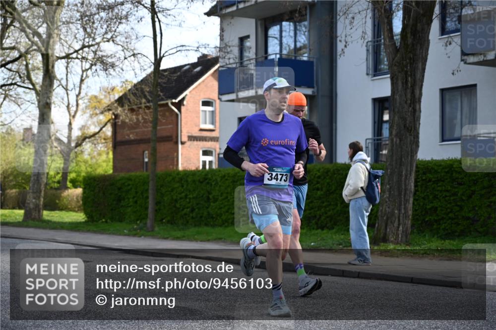 12.04.2026 - 45. Internationalen Wilhelmsburger Insellauf J. Mangold http://msf.ph/oto/9456103 12.04.2026 10:28:44 Ziel 2979, 3585, 4154, 3473, 4075, 4144, 5316, 3514, 3514, 2793, 3777, 4979, 4087, 3735, 3778, 4975 meine-sportfotos.de