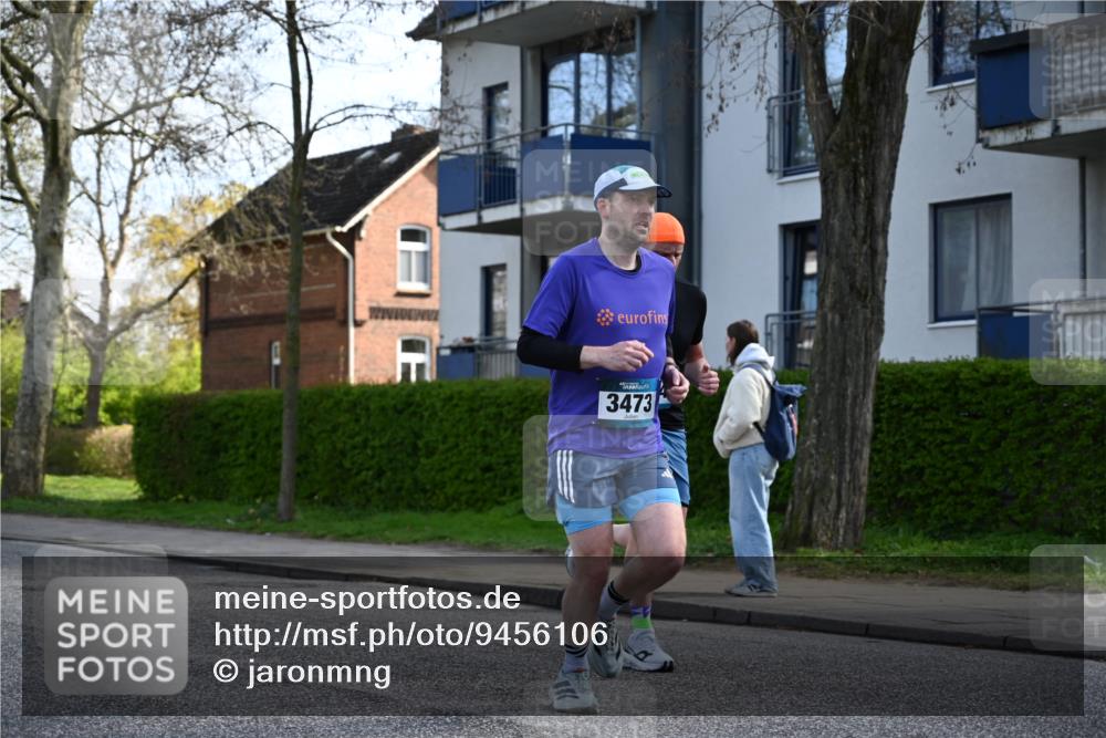 12.04.2026 - 45. Internationalen Wilhelmsburger Insellauf J. Mangold http://msf.ph/oto/9456106 12.04.2026 10:28:44 Ziel 2979, 3585, 4154, 3473, 4075, 4144, 5316, 3514, 3514, 2793, 3777, 4979, 4087, 3735, 3778, 4975 meine-sportfotos.de