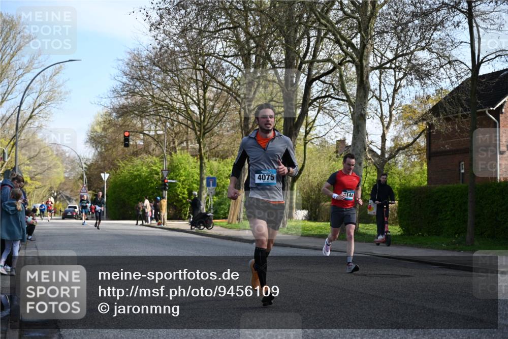 12.04.2026 - 45. Internationalen Wilhelmsburger Insellauf J. Mangold http://msf.ph/oto/9456109 12.04.2026 10:28:45 Ziel 2979, 3585, 4154, 3473, 4075, 4144, 5316, 3514, 2793, 3777, 4979, 4087, 3735, 3778, 4975 meine-sportfotos.de