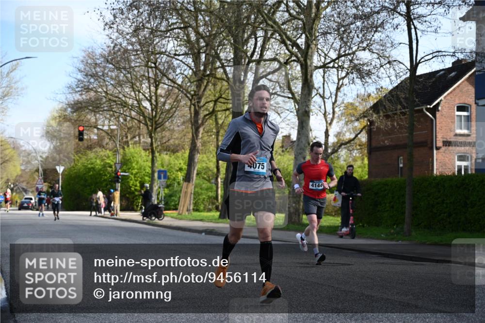 12.04.2026 - 45. Internationalen Wilhelmsburger Insellauf J. Mangold http://msf.ph/oto/9456114 12.04.2026 10:28:45 Ziel 2979, 3585, 4154, 3473, 4075, 4144, 5316, 3514, 2793, 3777, 4979, 4087, 3735, 3778, 4975 meine-sportfotos.de