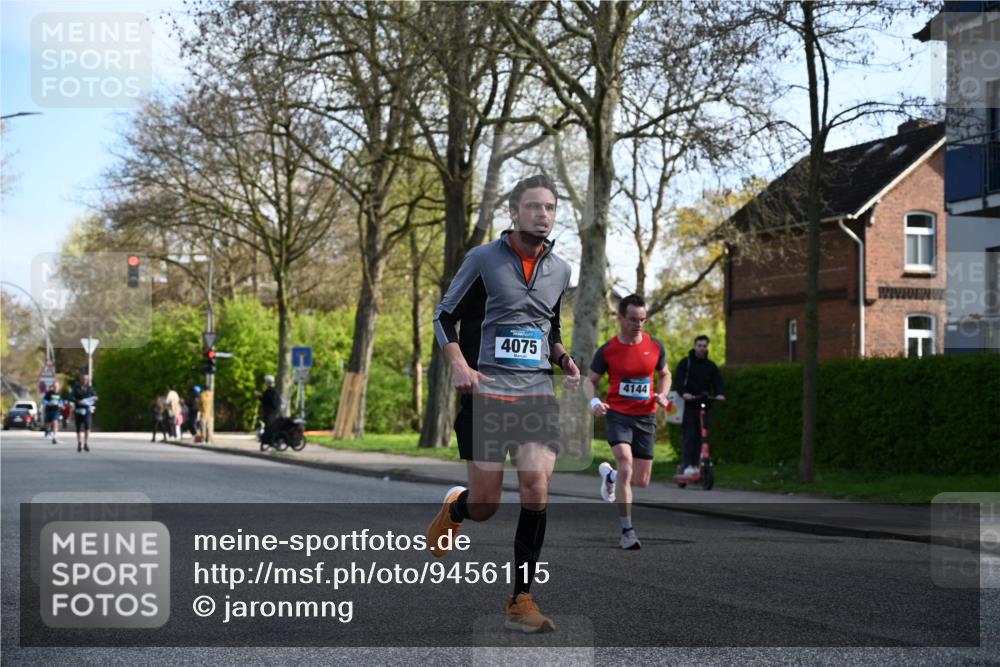 12.04.2026 - 45. Internationalen Wilhelmsburger Insellauf J. Mangold http://msf.ph/oto/9456115 12.04.2026 10:28:45 Ziel 2979, 3585, 4154, 3473, 4075, 4144, 5316, 3514, 2793, 3777, 4979, 4087, 3735, 3778, 4975 meine-sportfotos.de
