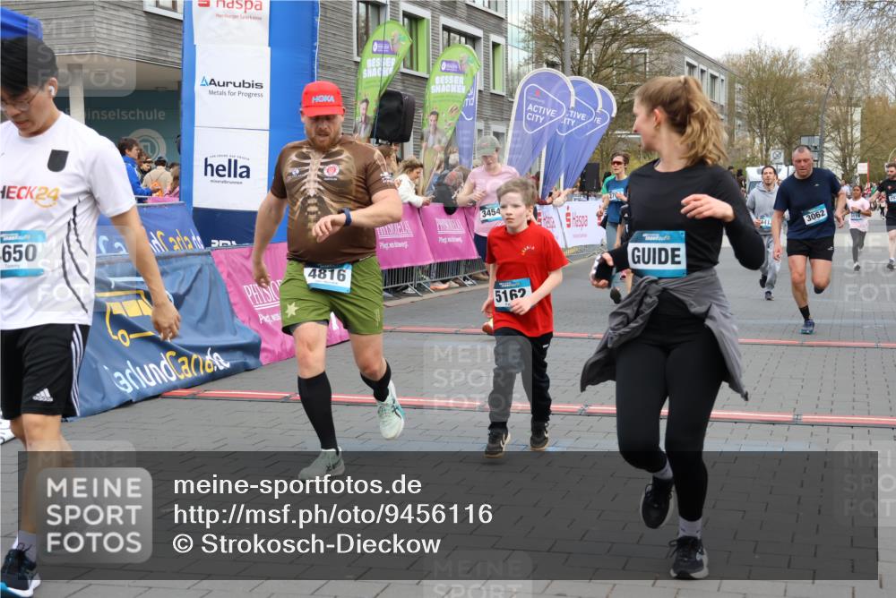 12.04.2026 - 45. Internationalen Wilhelmsburger Insellauf Strokosch-Dieckow http://msf.ph/oto/9456116 12.04.2026 13:03:30 Ziel 4816, 5162 meine-sportfotos.de