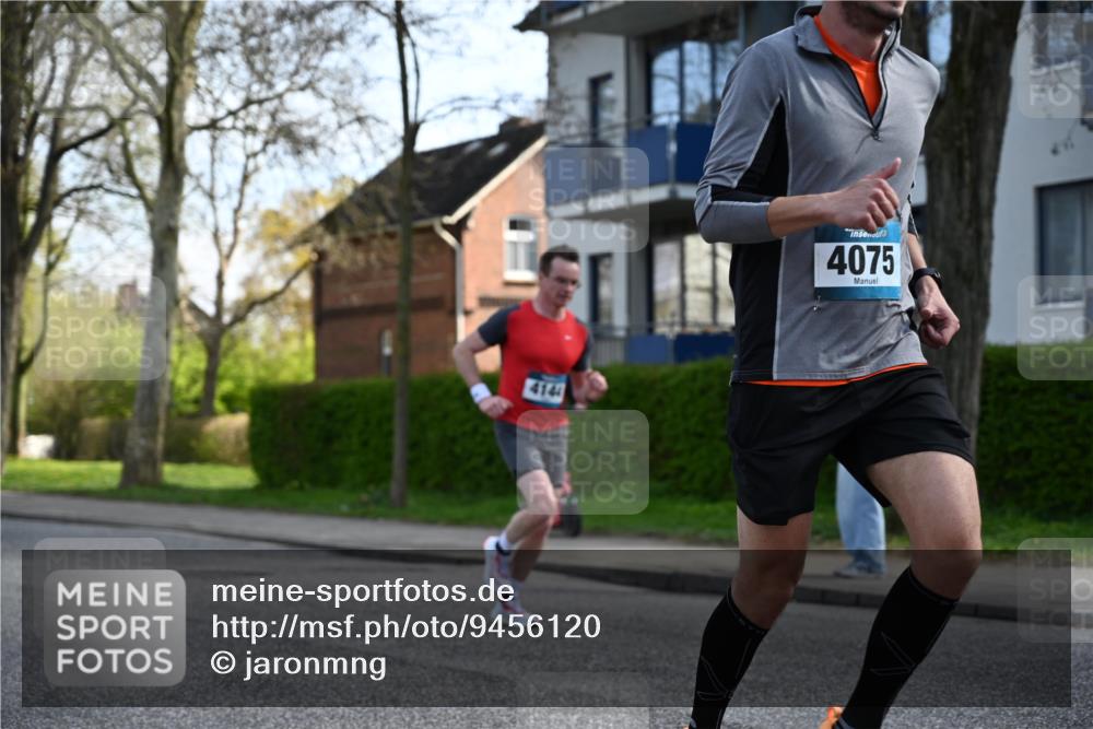 12.04.2026 - 45. Internationalen Wilhelmsburger Insellauf J. Mangold http://msf.ph/oto/9456120 12.04.2026 10:28:47 Ziel 2979, 3585, 4154, 3473, 4075, 4144, 5316, 3514, 2793, 3777, 4979, 4087, 3735, 3778, 4975 meine-sportfotos.de