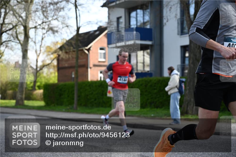 12.04.2026 - 45. Internationalen Wilhelmsburger Insellauf J. Mangold http://msf.ph/oto/9456123 12.04.2026 10:28:47 Ziel 2979, 3585, 4154, 3473, 4075, 4144, 5316, 3514, 2793, 3777, 4979, 4087, 3735, 3778, 4975 meine-sportfotos.de