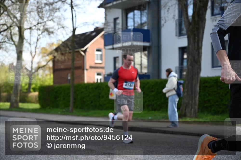 12.04.2026 - 45. Internationalen Wilhelmsburger Insellauf J. Mangold http://msf.ph/oto/9456124 12.04.2026 10:28:47 Ziel 2979, 3585, 4154, 3473, 4075, 4144, 5316, 3514, 2793, 3777, 4979, 4087, 3735, 3778, 4975 meine-sportfotos.de