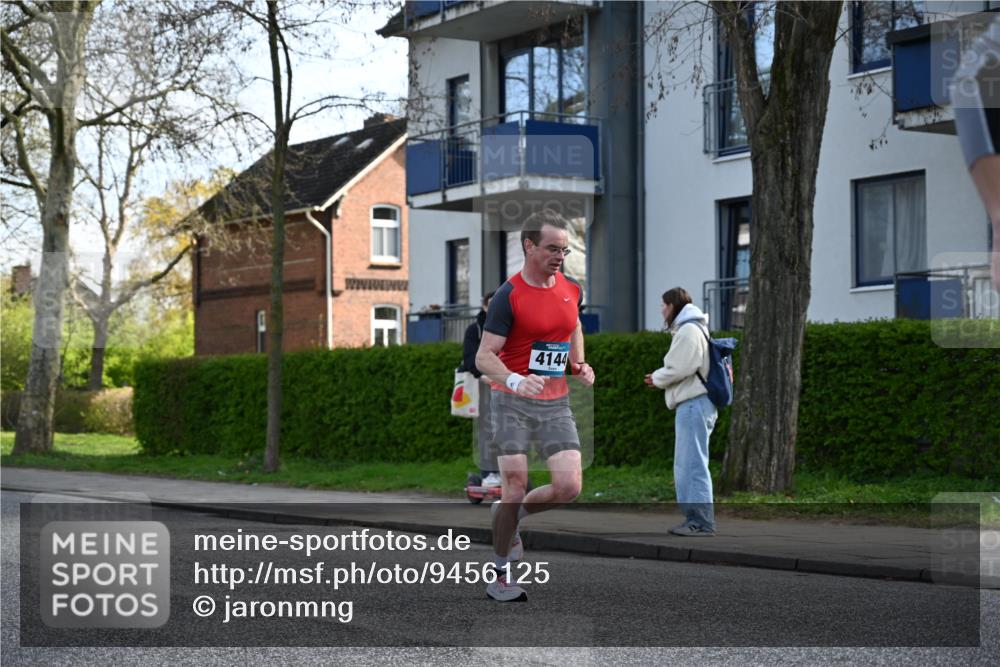 12.04.2026 - 45. Internationalen Wilhelmsburger Insellauf J. Mangold http://msf.ph/oto/9456125 12.04.2026 10:28:47 Ziel 2979, 3585, 4154, 3473, 4075, 4144, 5316, 3514, 2793, 3777, 4979, 4087, 3735, 3778, 4975 meine-sportfotos.de