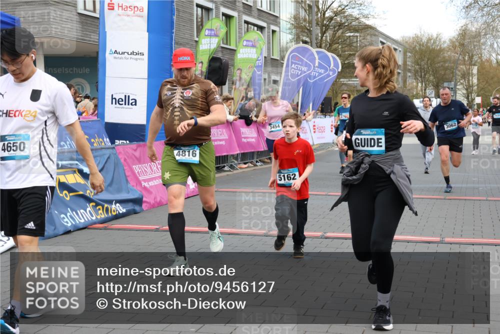 12.04.2026 - 45. Internationalen Wilhelmsburger Insellauf Strokosch-Dieckow http://msf.ph/oto/9456127 12.04.2026 13:03:30 Ziel 4816, 5162 meine-sportfotos.de
