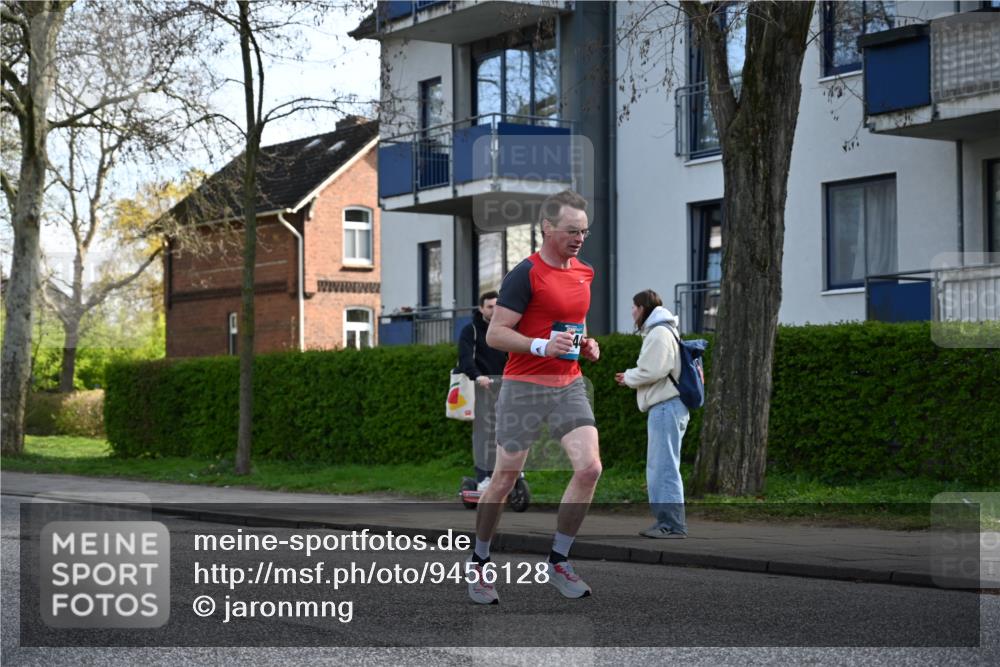 12.04.2026 - 45. Internationalen Wilhelmsburger Insellauf J. Mangold http://msf.ph/oto/9456128 12.04.2026 10:28:47 Ziel 2979, 3585, 4154, 3473, 4075, 4144, 5316, 3514, 2793, 3777, 4979, 4087, 3735, 3778, 4975 meine-sportfotos.de
