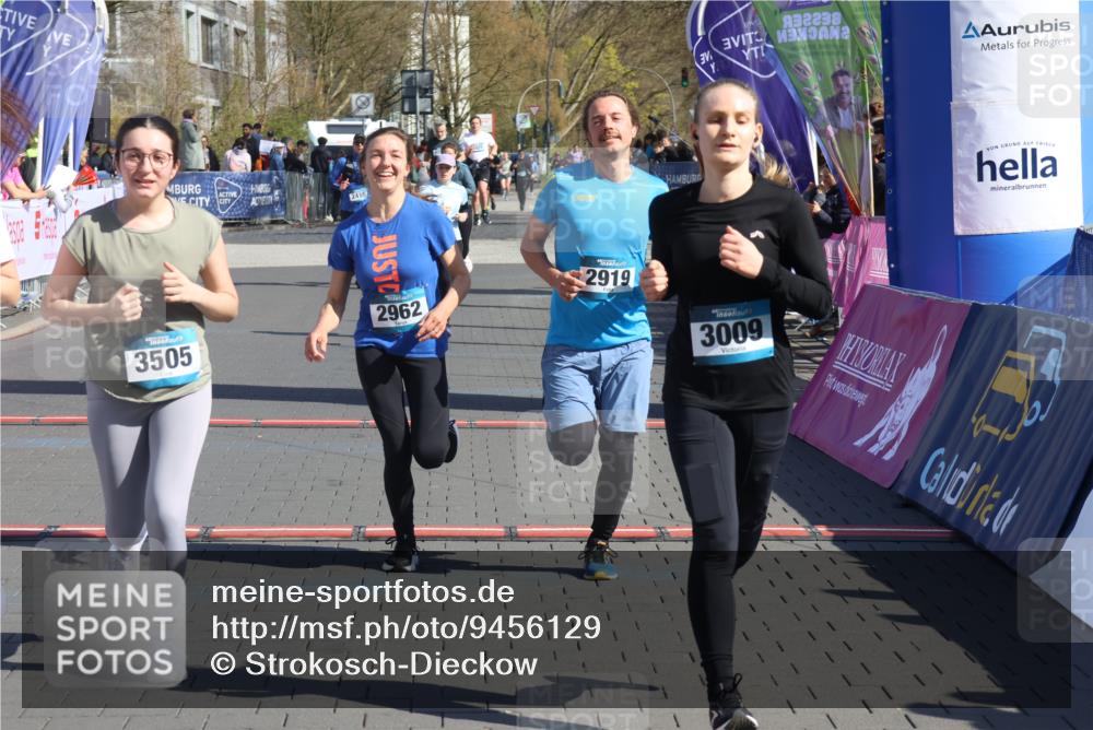 12.04.2026 - 45. Internationalen Wilhelmsburger Insellauf Strokosch-Dieckow http://msf.ph/oto/9456129 12.04.2026 11:02:47 Ziel 2985, 3505, 3009, 2962, 2919 meine-sportfotos.de