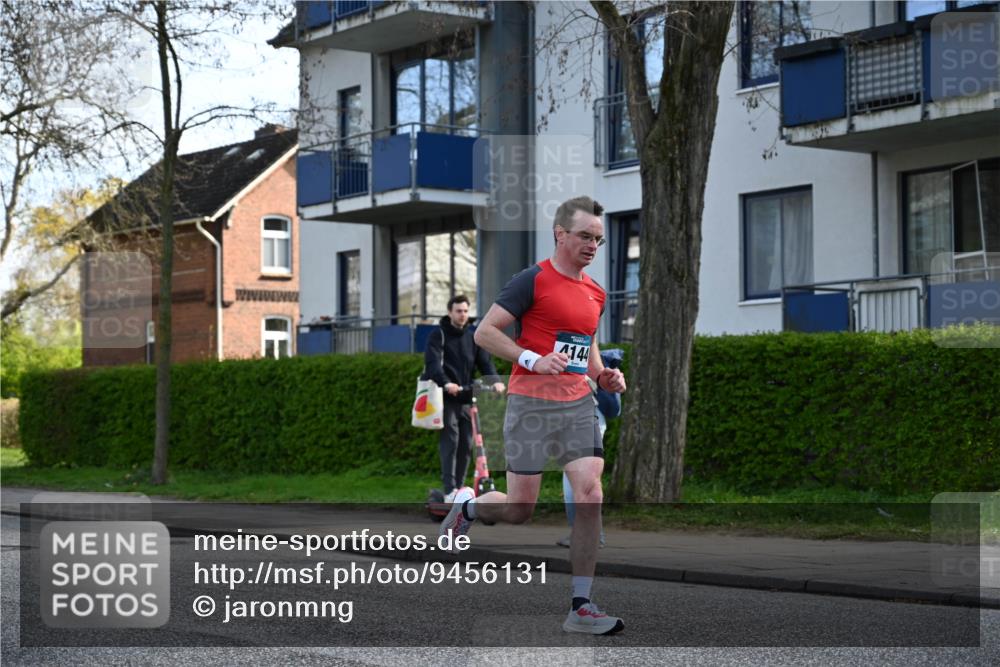 12.04.2026 - 45. Internationalen Wilhelmsburger Insellauf J. Mangold http://msf.ph/oto/9456131 12.04.2026 10:28:47 Ziel 2979, 3585, 4154, 3473, 4075, 4144, 5316, 3514, 2793, 3777, 4979, 4087, 3735, 3778, 4975 meine-sportfotos.de