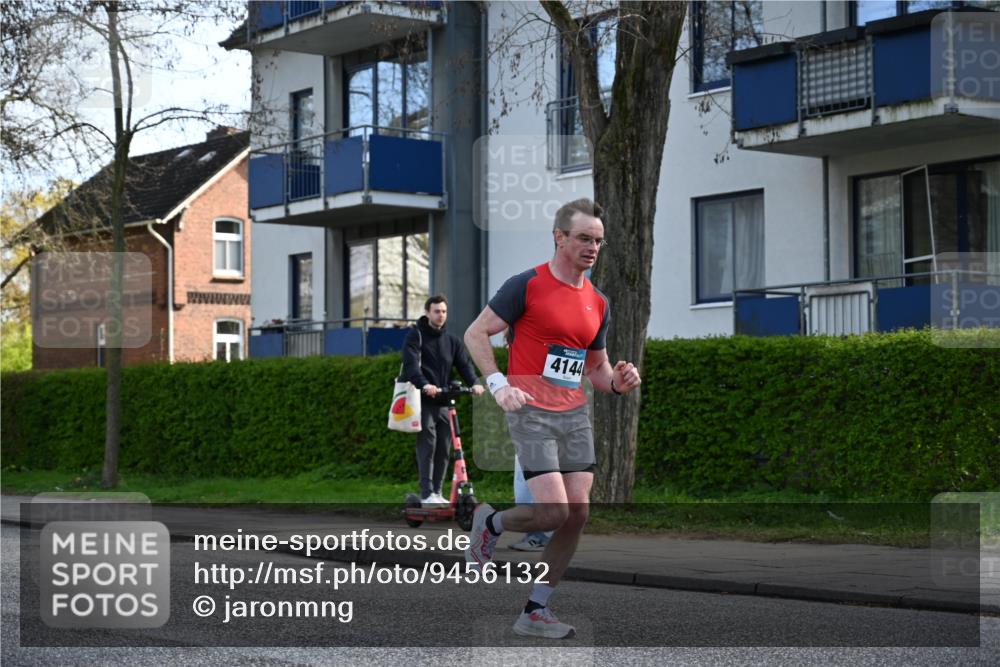 12.04.2026 - 45. Internationalen Wilhelmsburger Insellauf J. Mangold http://msf.ph/oto/9456132 12.04.2026 10:28:47 Ziel 2979, 3585, 4154, 3473, 4075, 4144, 5316, 3514, 2793, 3777, 4979, 4087, 3735, 3778, 4975 meine-sportfotos.de