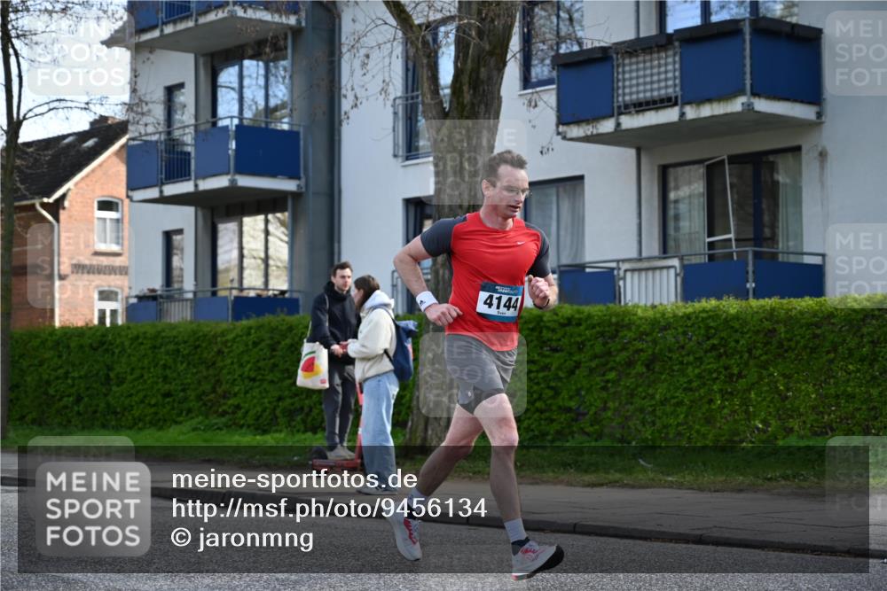 12.04.2026 - 45. Internationalen Wilhelmsburger Insellauf J. Mangold http://msf.ph/oto/9456134 12.04.2026 10:28:47 Ziel 2979, 3585, 4154, 3473, 4075, 4144, 5316, 3514, 2793, 3777, 4979, 4087, 3735, 3778, 4975 meine-sportfotos.de