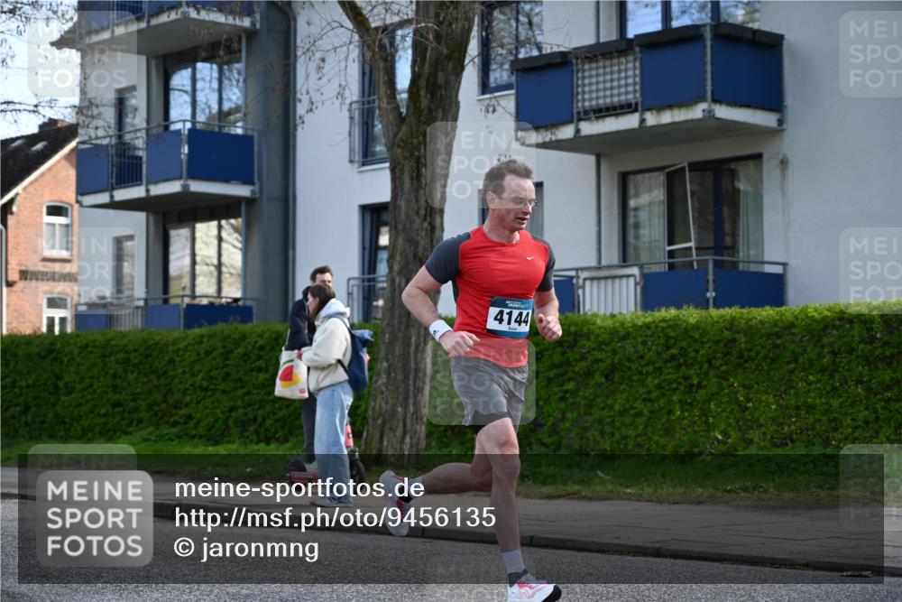 12.04.2026 - 45. Internationalen Wilhelmsburger Insellauf J. Mangold http://msf.ph/oto/9456135 12.04.2026 10:28:47 Ziel 2979, 3585, 4154, 3473, 4075, 4144, 5316, 3514, 2793, 3777, 4979, 4087, 3735, 3778, 4975 meine-sportfotos.de